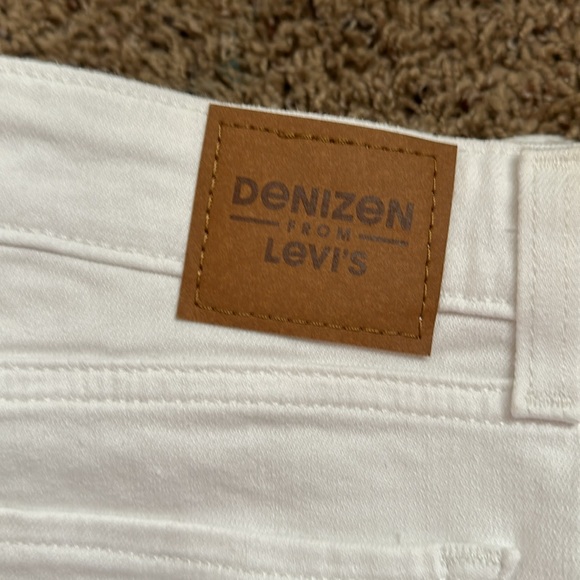 Levi’s white DENIZEN high rise denim shorts - Picture 2 of 4